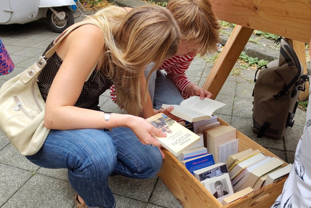 Büchertisch des Literaturbüros EMR (20.09.2025). Bild: © Literaturbüro EMR.